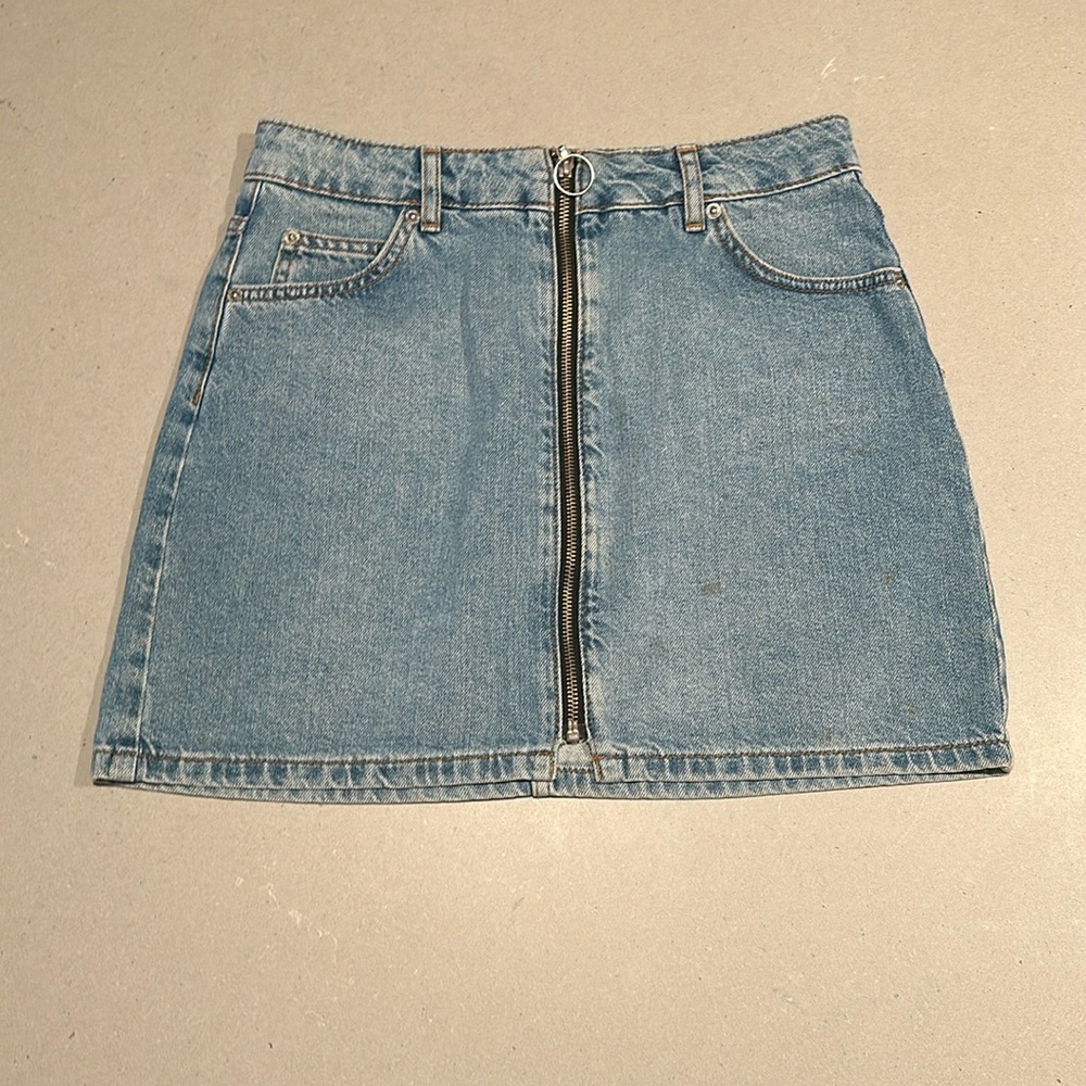 Front zip denim skirt